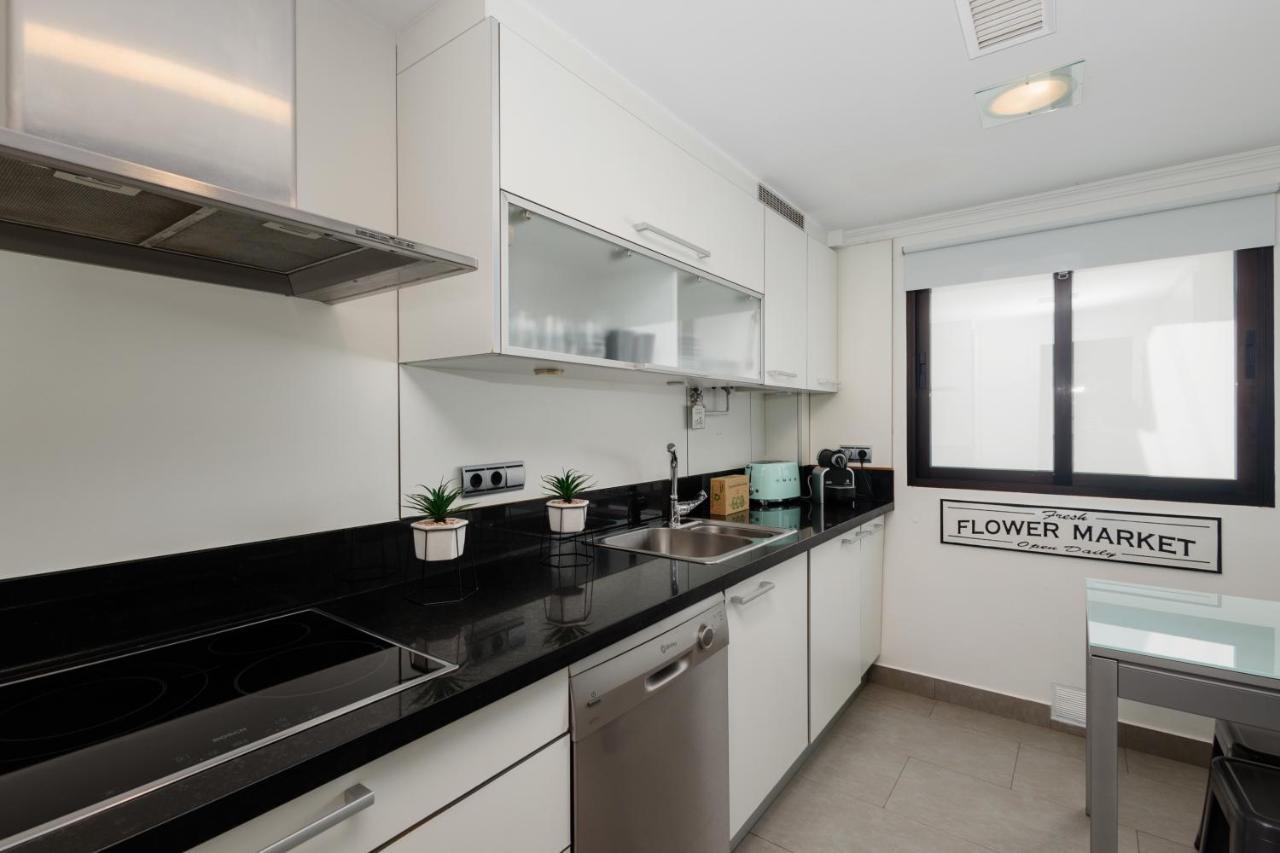 In The Historic Center Of Malaga, Very Close To The Beach And The Ave Train Station, With Private Parking Extérieur photo